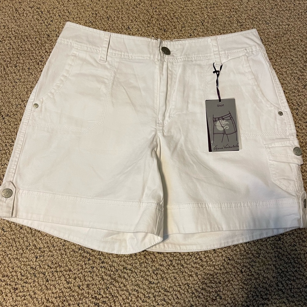 Gloria Vanderbilt  white shorts
